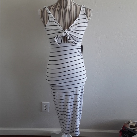 Express Ribbed Midi Dress - Picture 4 of 7